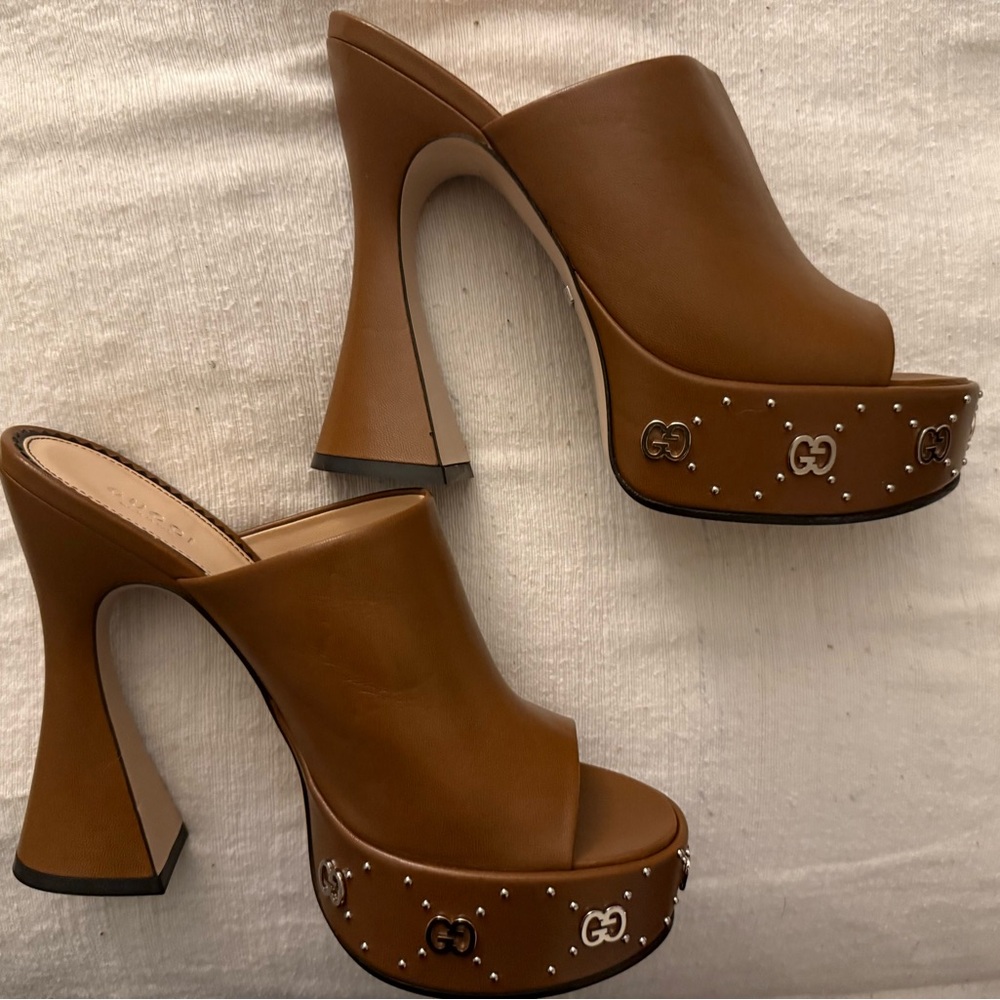 Gucci Tan Brown Leather Platform Mules with Stud and Logo Accents